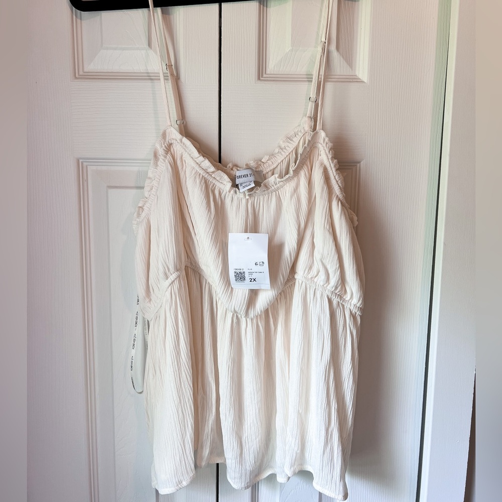 NWT IVORY CAMI WOVEN TOP
FOREVER 21 +
SIZE 2X